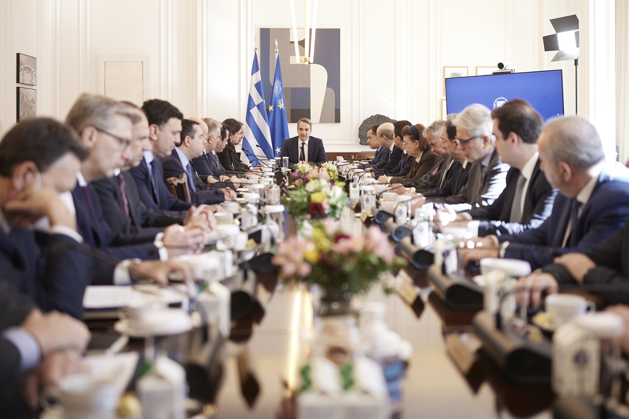 «Πρόσω ολοταχώς» για ανασχηματισμό η κυβέρνηση