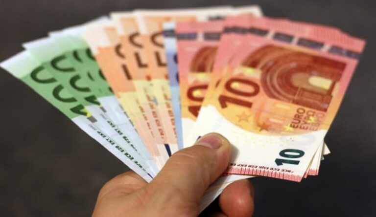 Η Ένωση Δικαστών και Εισαγγελέων ζητάει συνάντηση με το υπουργείο Οικονομικών για την επαναφορά του 13ου και 14ου μισθού στο Δημόσιο