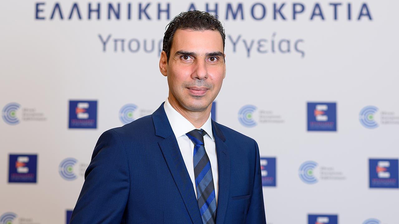 Μ. Θεμιστοκλέους: Στη Σαντορίνη για να επιθεωρήσει το νοσοκομείο και τις δυνάμεις του ΕΚΑΒ