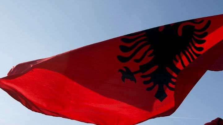 Αλβανία: Έδεσε στο Δυρράχιο το «μυστήριο πλοίο» με τα τοξικά απόβλητα
