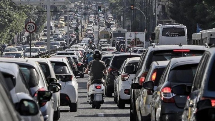 Κίνηση στους δρόμους: Στο «κόκκινο» το Λεκανοπέδιο