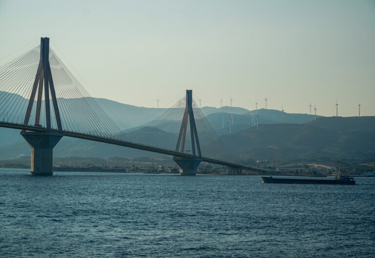 Διακόπηκε η κίνηση στην πορθμειακή γραμμή Ρίο-Αντίρριο - Κανονικά η κίνηση στην Γέφυρα