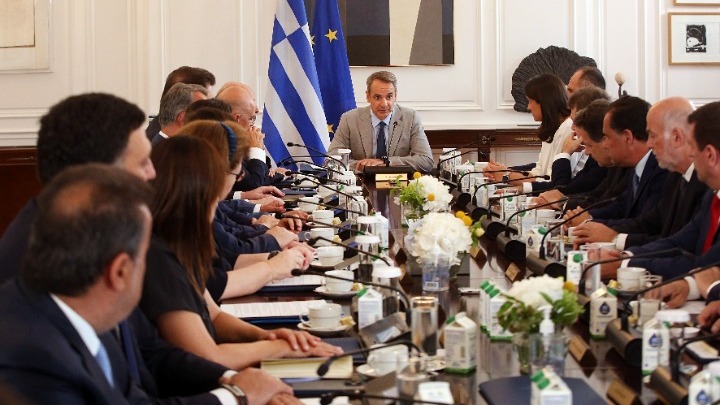 Στα 880 ευρώ ο κατώτατος μισθός - Στις 16.00 το υπουργικό συμβούλιο