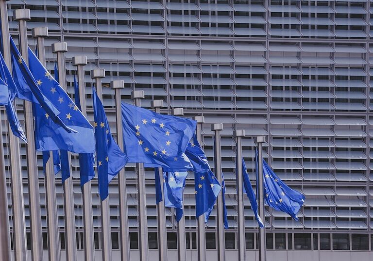 ΕΕ: Νέα έκδοση ομολόγων με στόχο την άντληση €7 δισ. από τις αγορές
