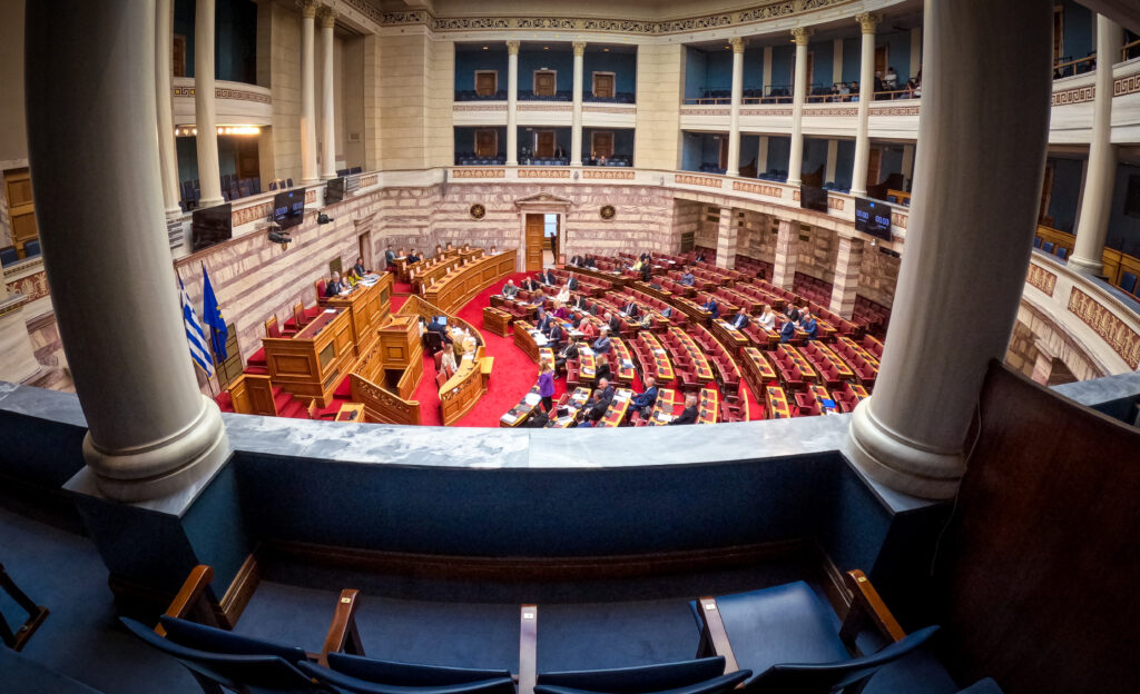 «Μάχες» στην Βουλή για το πόρισμα του ΕΟΔΑΣΑΑΜ