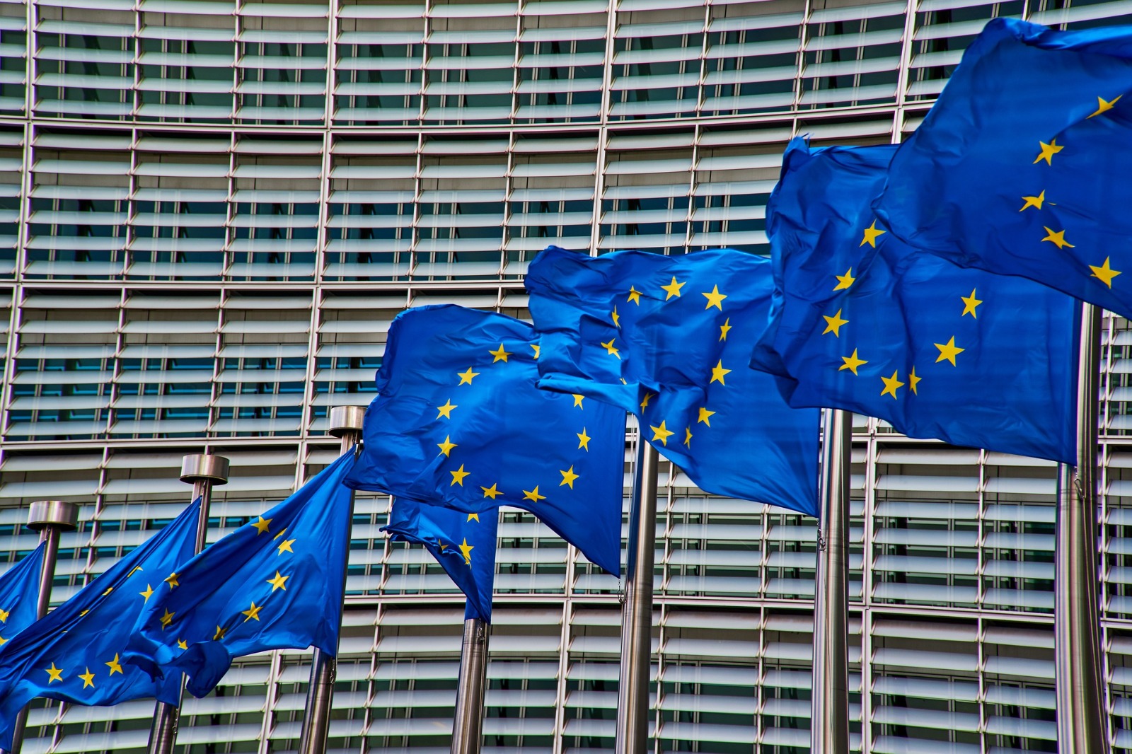 Η ΕΕ «παγώνει» για 90 ημέρες τους δασμούς στις ΗΠΑ - «Αν δεν υπάρξει πρόοδος στις συνομιλίες, τα αντίμετρα θα τεθούν σε εφαρμογή»