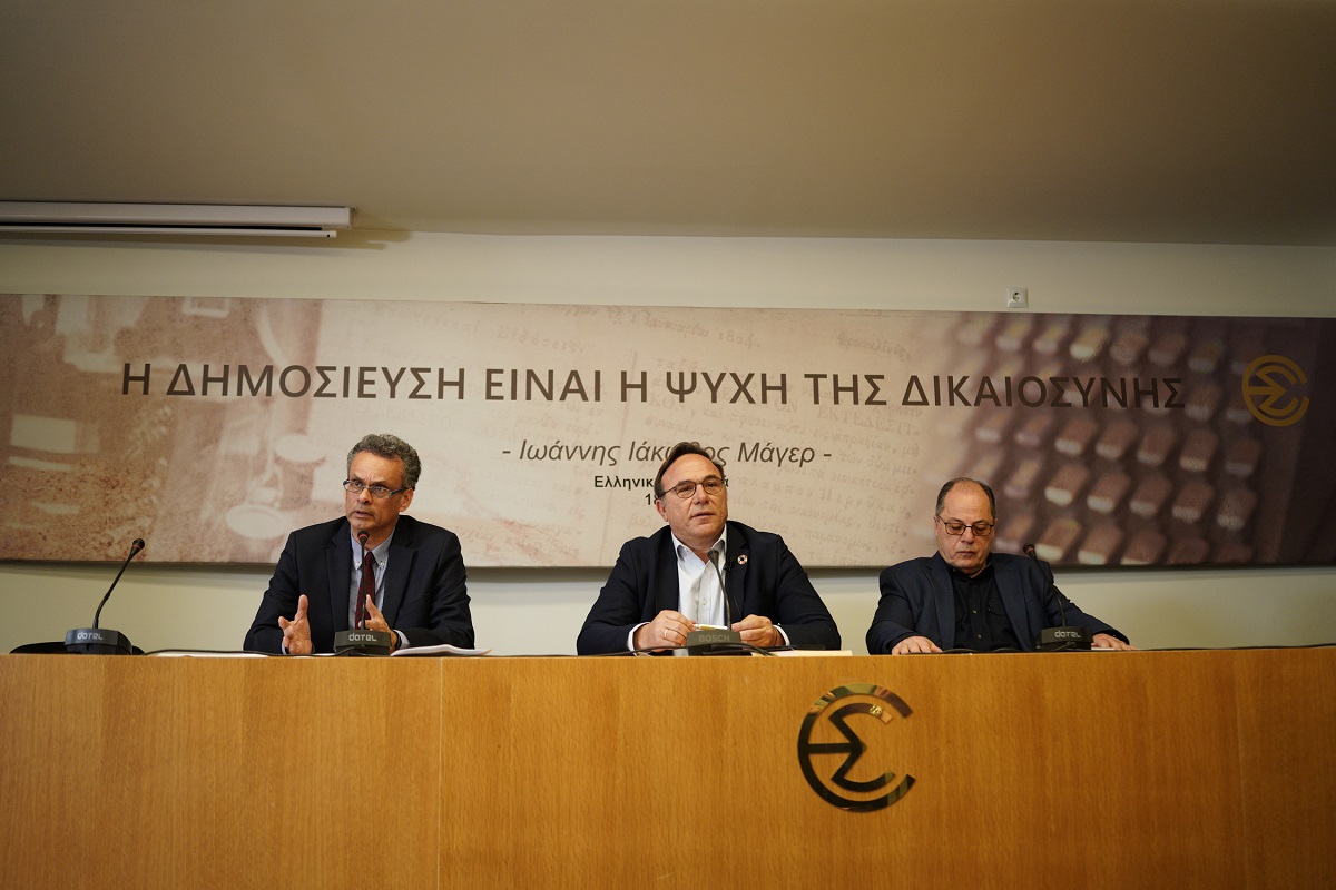 Ξενοφών Κοντιάδης, Συνταγματολόγος, Καθηγητής Παντείου Πανεπιστημίου Κώστας Μποτόπουλος, Διδάκτωρ Συνταγματικού Δικαίου Γιώργος Σωτηρέλης, Καθηγητής Συνταγματικού Δικαίου ΕΚΠΑ Πέτρος Κόκκαλης, ευρωβουλευτής των Πρασίνων και Γραμματέας του ΚΟΣΜΟΥ