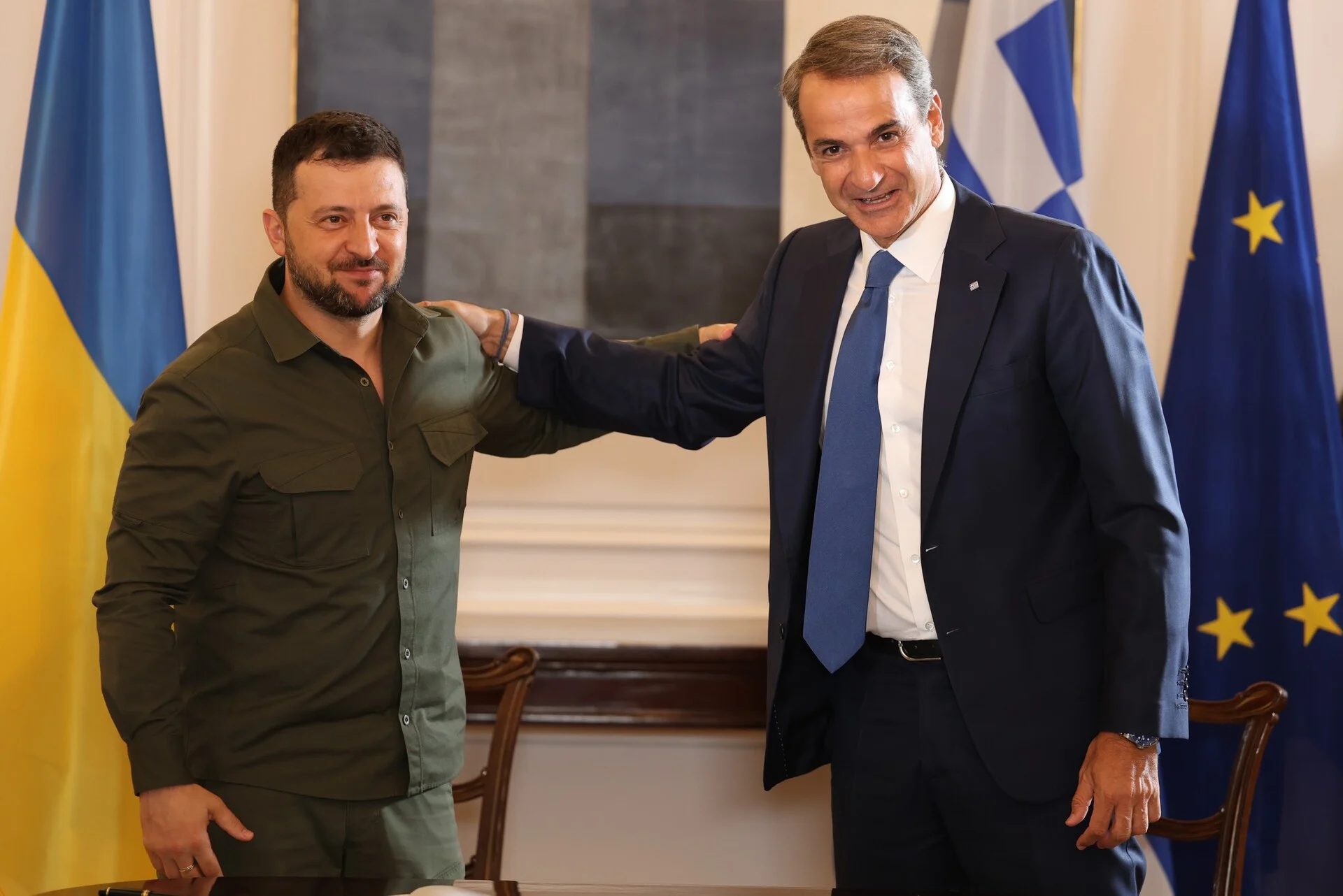 Επικοινωνία Μητσοτάκη – Ζελένσκι: Η Ελλάδα στηρίζει την Ουκρανία