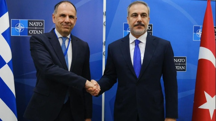 Ανασχηματισμός: Σταθερότητα στο ΥΠΕΞ και ΥΠΕΘΑ ως αντίδοτο στην τραμπική αστάθεια