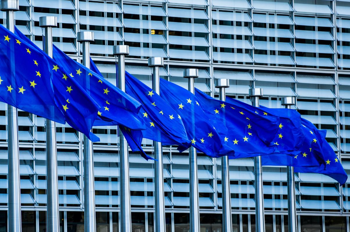 Οι Κομισιόν ανακουφίζει τους ευρωπαίους καταναλωτές και τις επιχειρήσεις