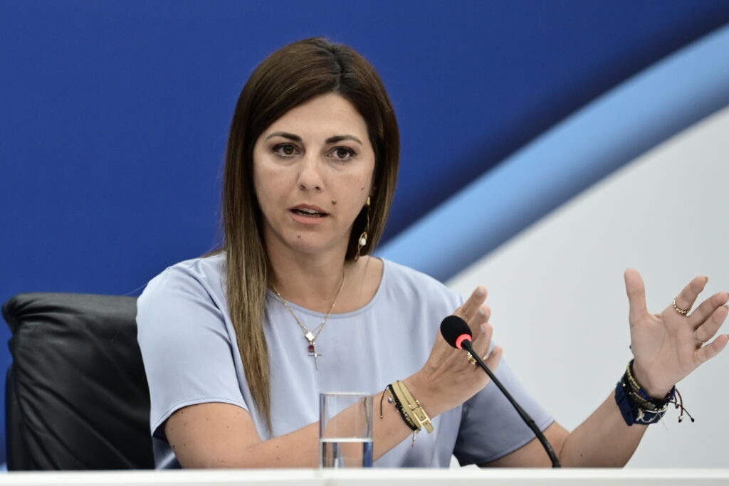 Σ. Ζαχαράκη: Στο οικουμενικό πατριαρχείο η υπουργός με πλούσια ατζέντα