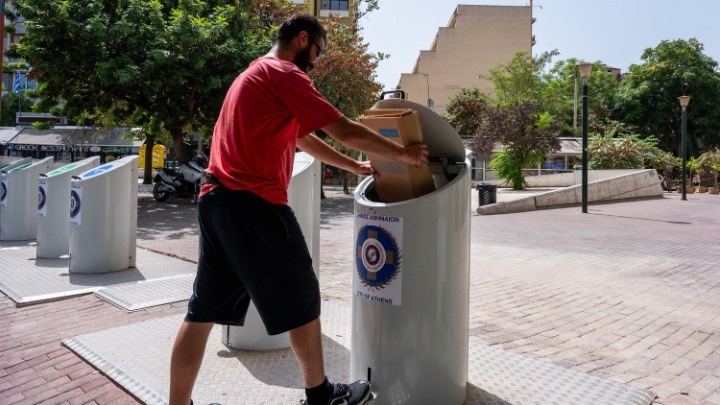 Τοποθετούνται νέοι υπόγειοι κάδοι απορριμμάτων στην Αθήνα - Ποια τα οφέλη τους