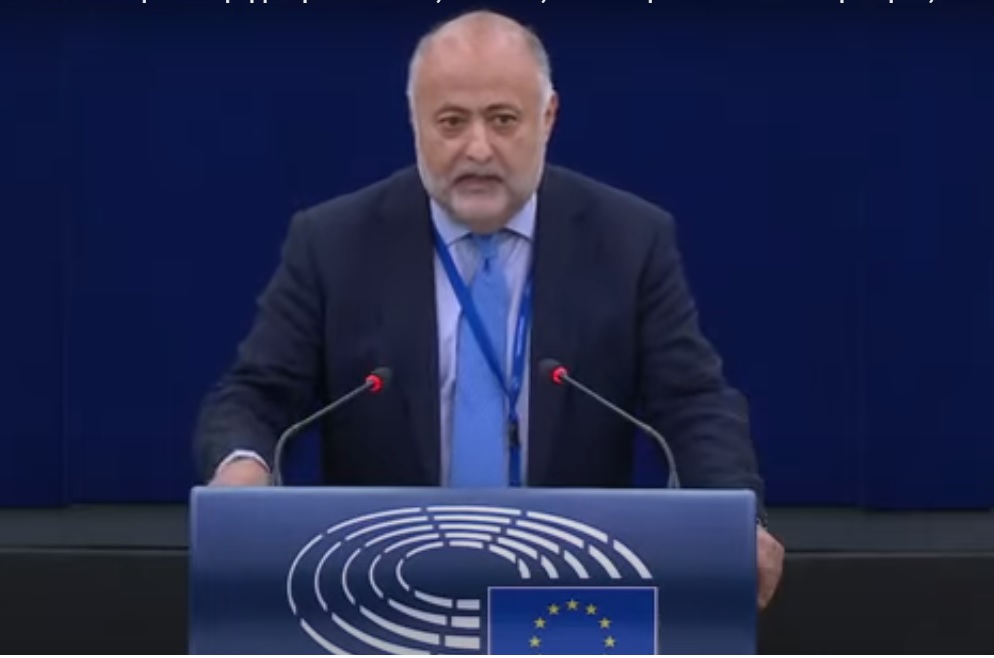 Πράξεις για την προστασία της δημοκρατίας ζητάει ο Δ. Τσιόδρας