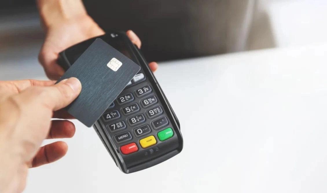 POS και IRIS: Νέα επιδότηση για μικρομεσαίες επιχειρήσεις και ελεύθερους επαγγελματίες