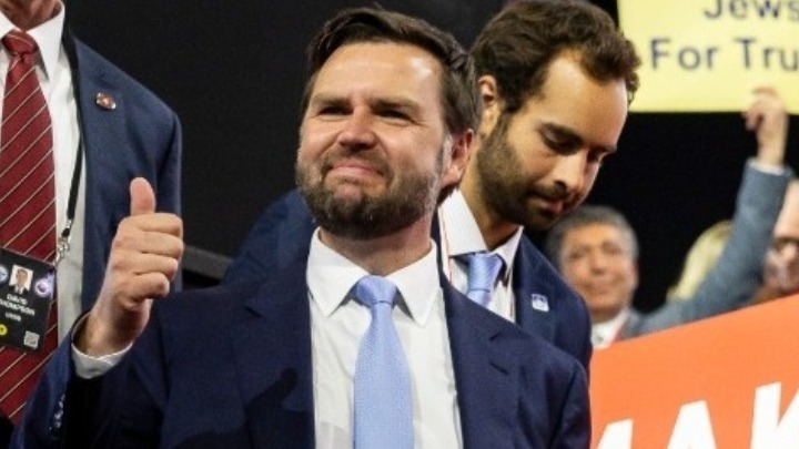 Τζέι Ντι Βανς: Κάποτε έλεγε τον Τραμπ «Χίτλερ», πλέον είναι διάδοχός του