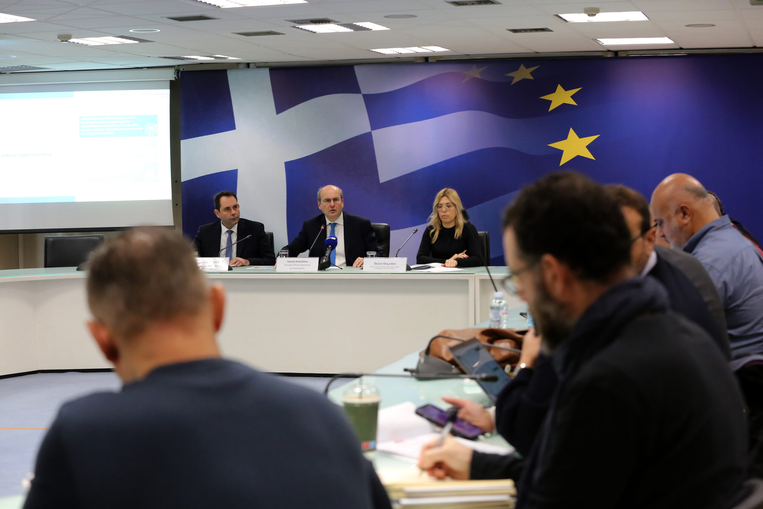 Τον Ιούλιο η αύξηση 100 ευρώ στους ένστολους