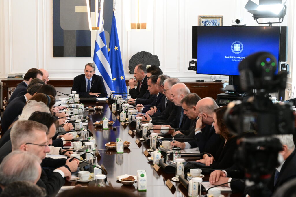 Κυβέρνηση: Προσπάθεια απεγκλωβισμού από την δημοσκοπική συγκυρία - Σήμερα στο Υπουργείο Εσωτερικών ο Μητσοτάκης
