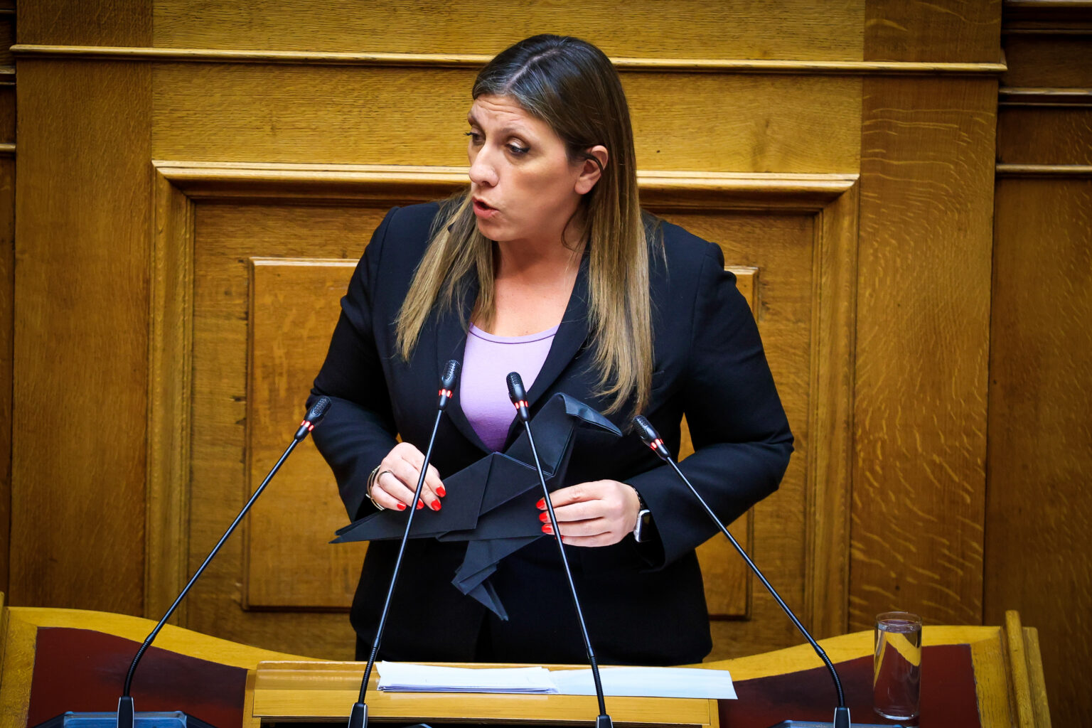 Σκληρό ροκ στην Βουλή από ΝΔ - Κωνσταντοπούλου