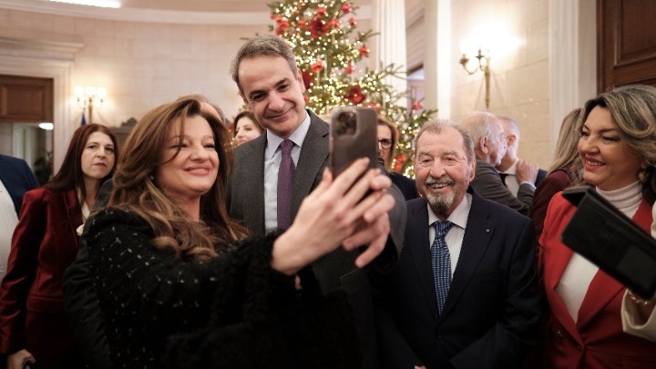 Χριστούγεννα , ευχές και... selfies στο Μέγαρο Μαξίμου