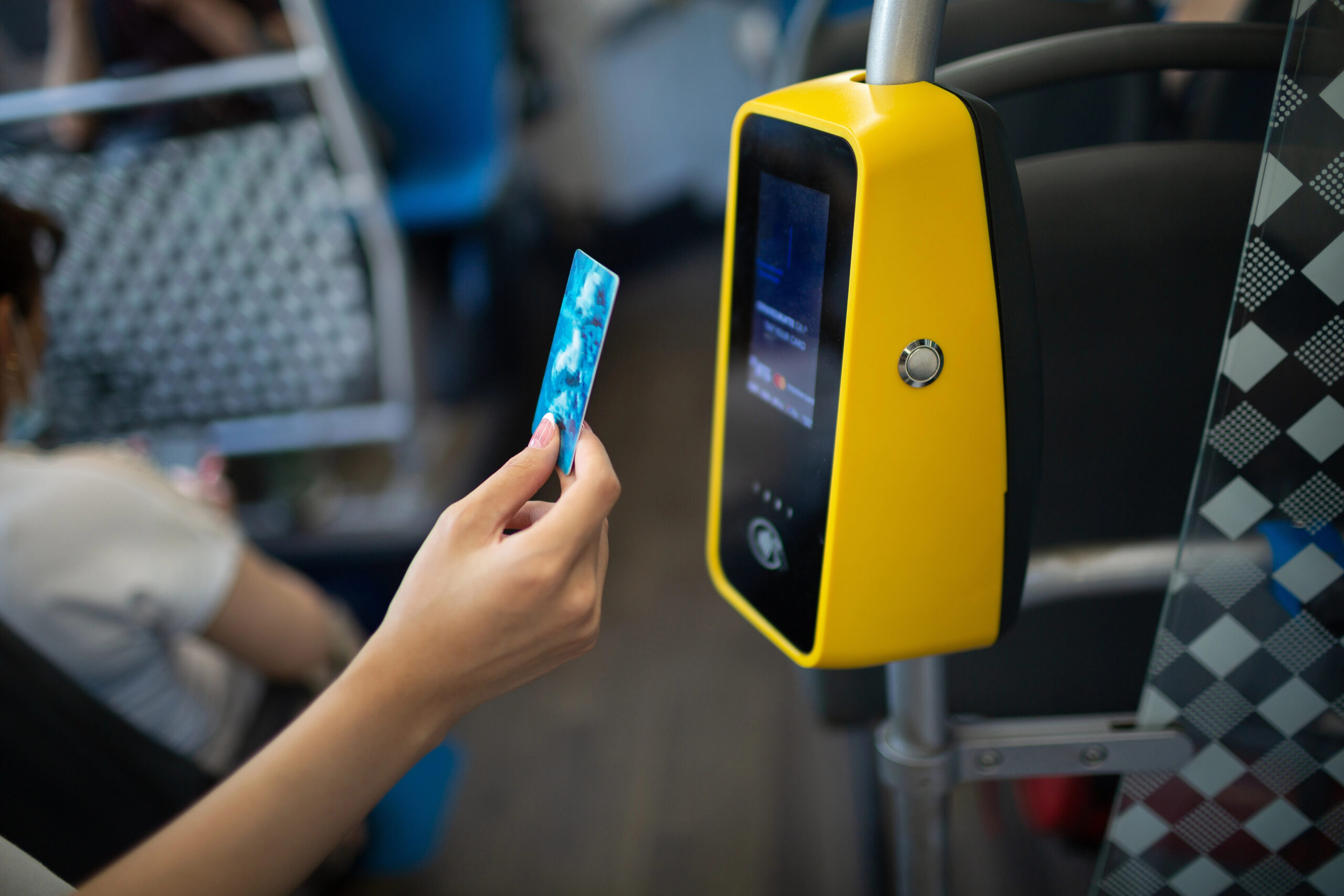 Νέα ψηφιακή υπηρεσία tap2ride από σήμερα στα μέσα μαζικής μεταφοράς