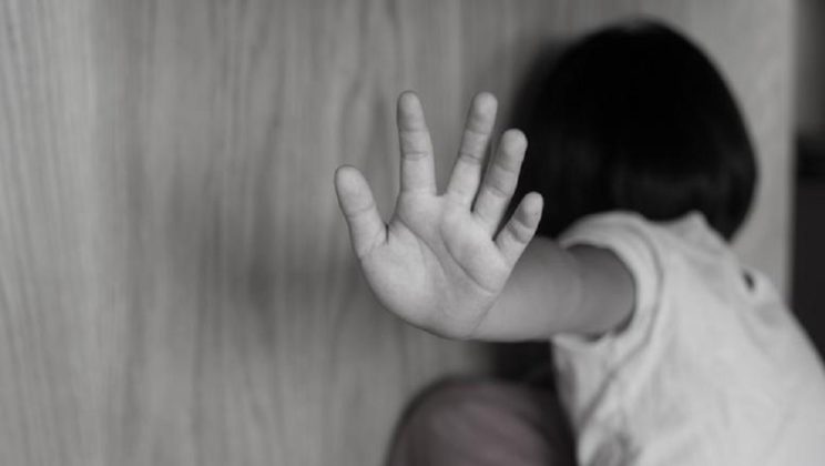 Ηράκλειο: Απολογούνται σήμερα για την κακοποίηση του 3χρονου αγοριού η μητέρα του και ο σύντροφός της