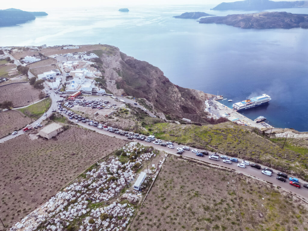 Μαζική φυγή των κατοίκων από τη Σαντορίνη - Συγκαλείται διυπουργική σύσκεψη για τη σεισμική δραστηριότητα στις Κυκλάδες