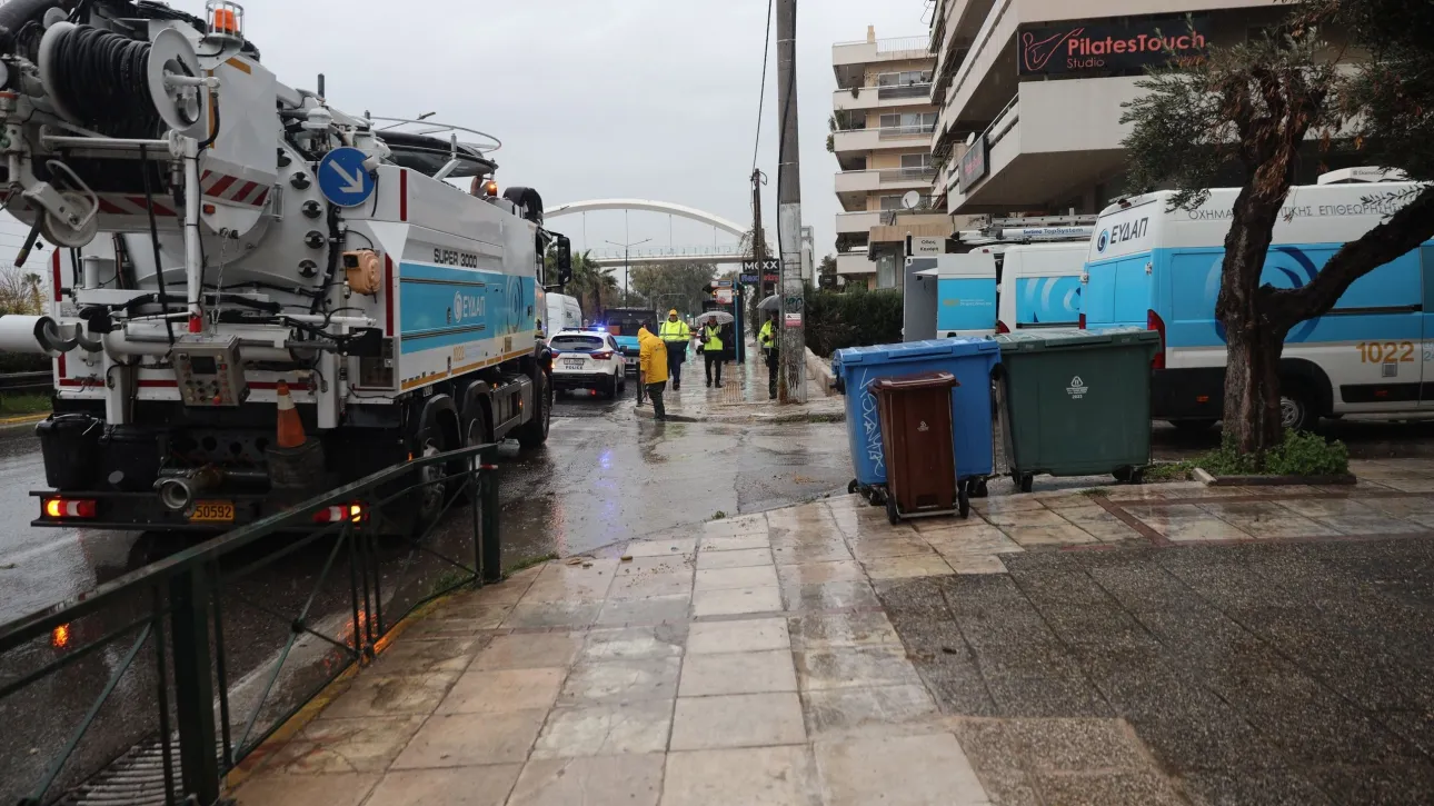 ΕΥΔΑΠ: Γιατί πλημμύρισε η λεωφόρος Ποσειδώνος