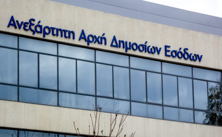 ΑΑΔΕ: Στο στόχαστρο εισοδήματα κάτω των 10.000 ευρώ και influencers