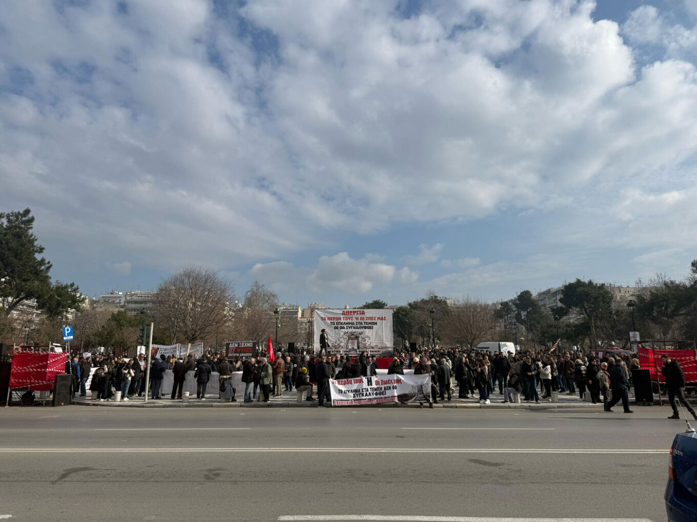 Θεσσαλονίκη: Συγκεντρώνεται ο κόσμος στο Άγαλμα Ελευθερίου Βενιζέλου