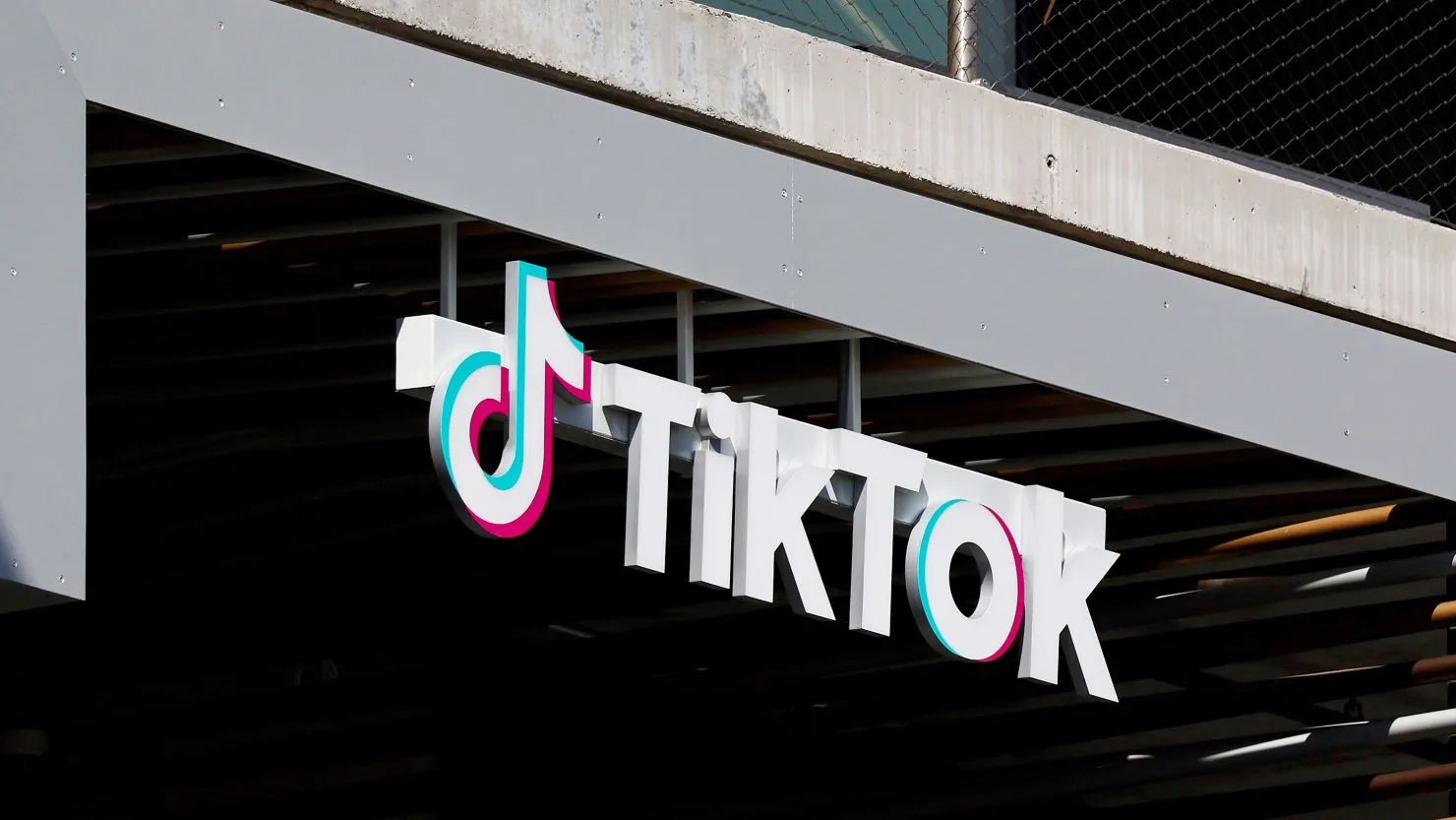 TikTok: Απολύει εργαζόμενους από το παγκόσμιο δυναμικό της