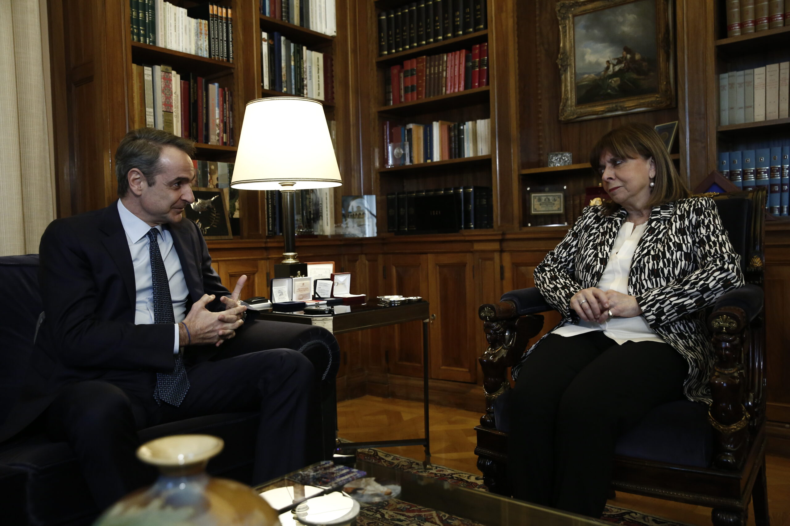 Αποχαιρετιστήρια συνάντηση του πρωθυπουργού με την Πρόεδρο της Δημοκρατίας