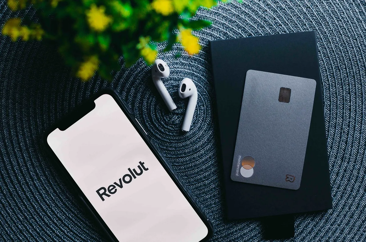 Revolut: Οι Έλληνες δεν έχουν χρήματα για αποταμίευση