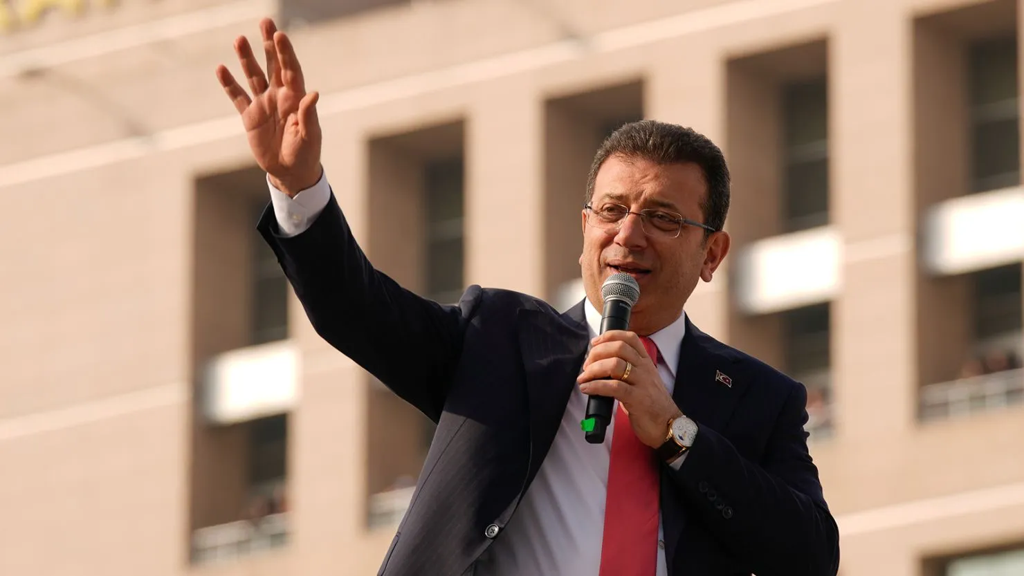 Εκρέμ Ιμάμογλου: «Τα διαμαντένια μου παιδιά, αγκαλιάζω τον καθένα από εσάς με αγάπη και σεβασμό»