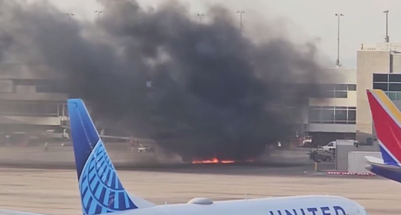 Boeing 737-800 της American Airlines πήρε φωτιά μετά την προσγείωσή του στο Ντένβερ