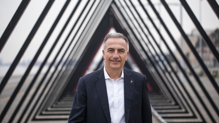 «Λευκός καπνός» στο ΥΠ.ΑΝ: Νέος υφυπουργός ο Σταύρος Καλαφάτης