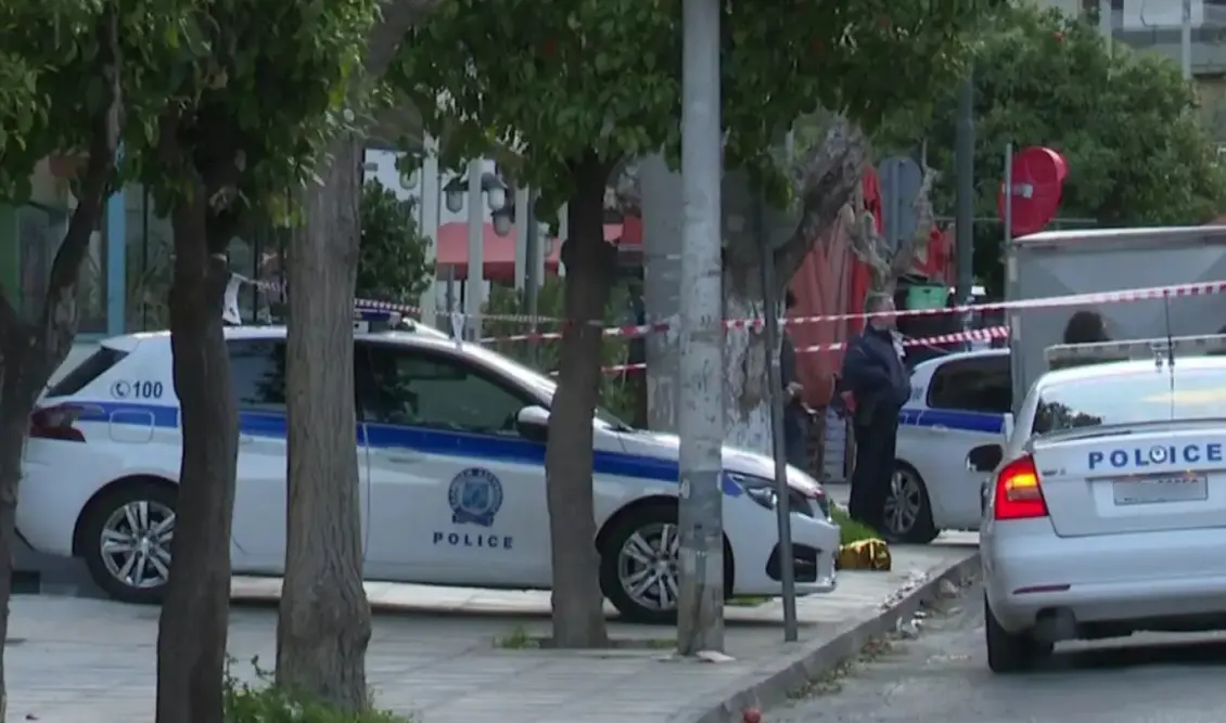 Τραγωδία στου Ζωγράφου: Ζευγάρι έπεσε στο κενό από τον 3ο όροφο πολυκατοικίας - Βρέθηκαν νεκροί στον δρόμο