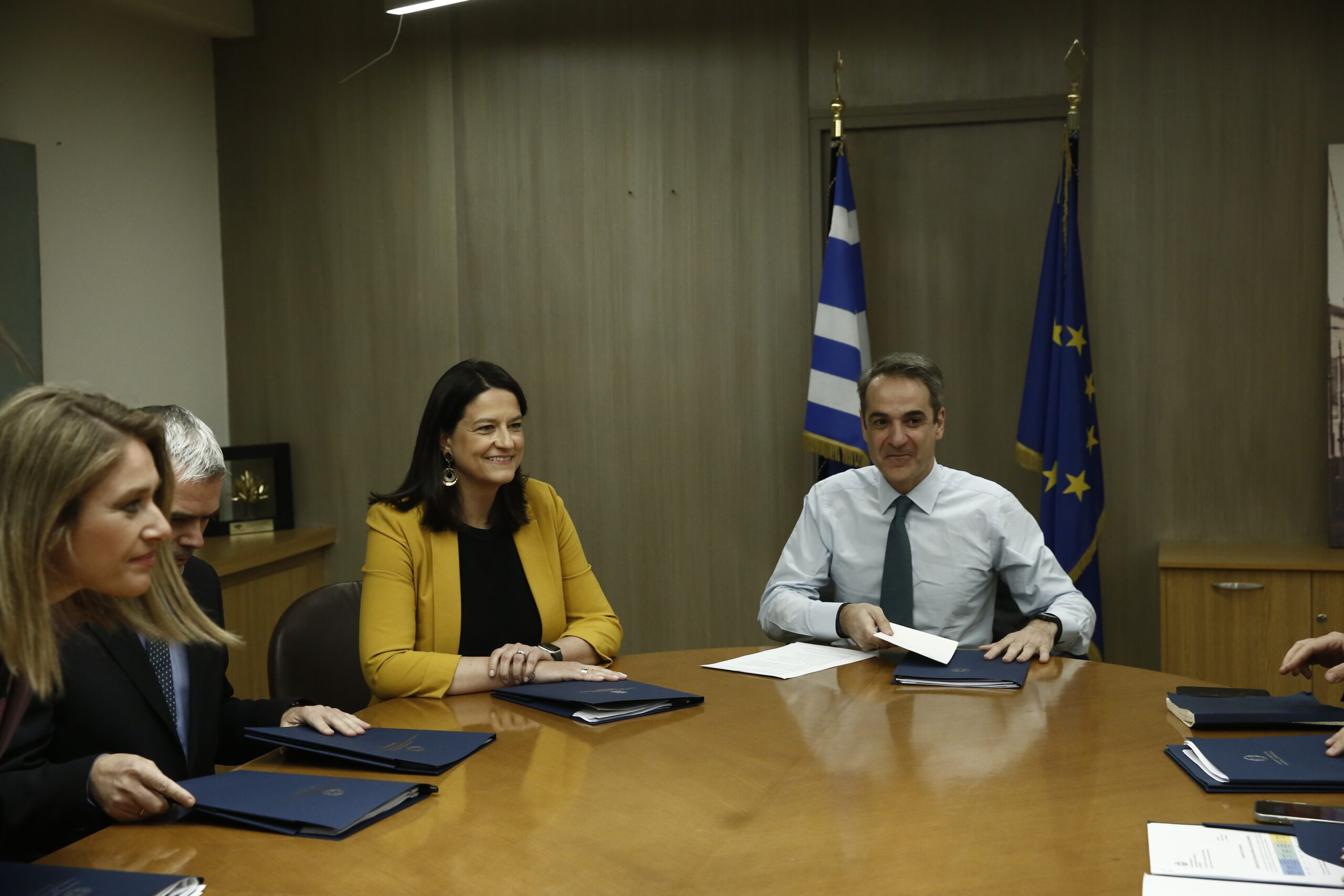 Στο υπουργείο Εργασίας ο πρωθυπουργός - Θα έχει σύσκεψη με την Νίκη Κεραμέως