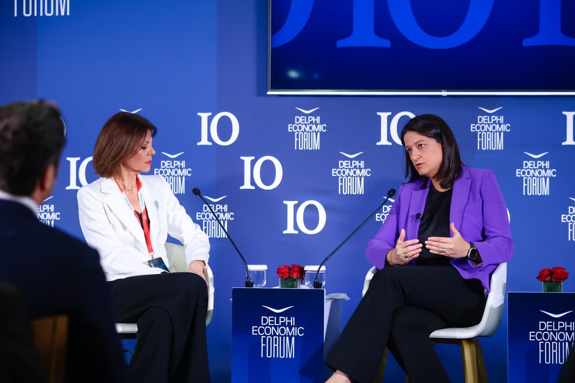 Νίκη Κεραμέως: Αυξάνεται η απασχόληση, μειώνονται οι ανισότητες
