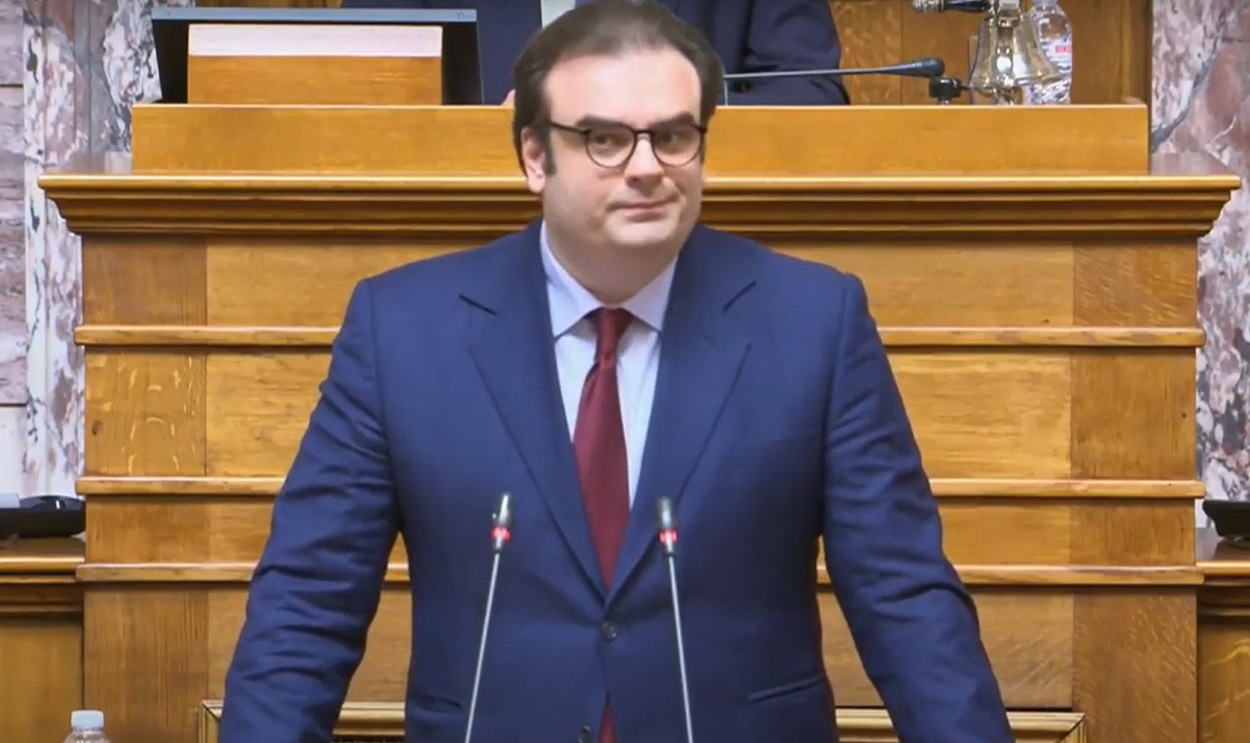 Πιερρακάκης: Τα 5 σημεία που αλλάζουν στις τραπεζικές χρεώσεις και προμήθειες - Το πλαφόν και οι δραστικές μειώσεις