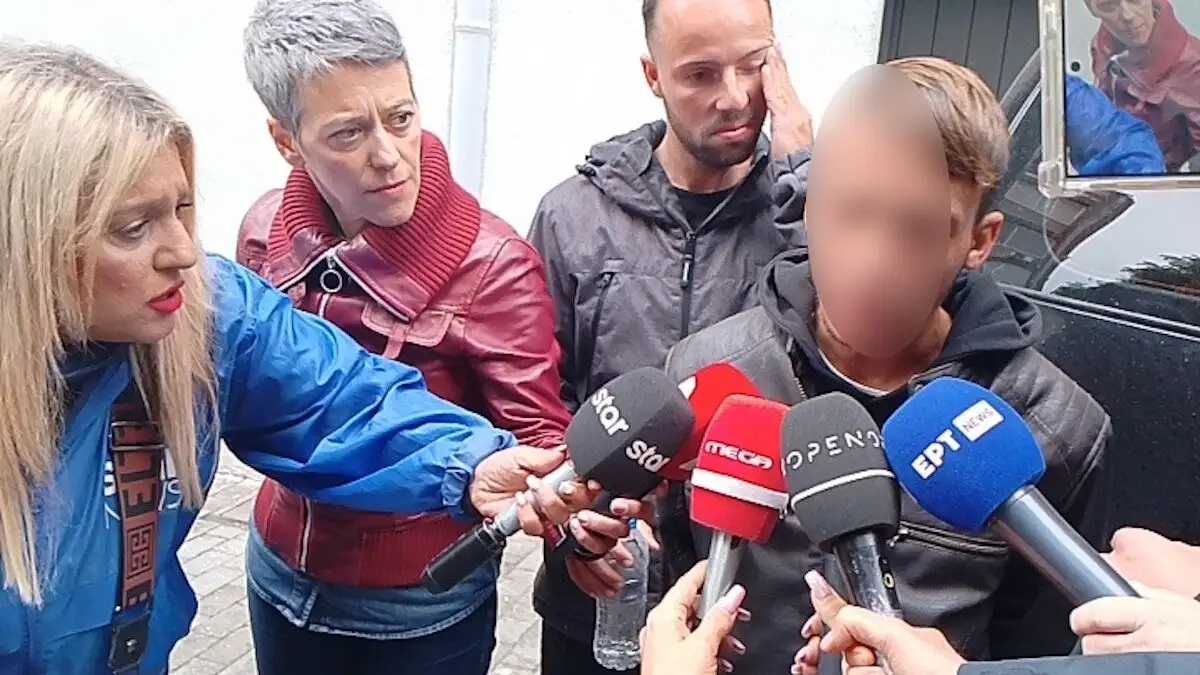Λαρισα ξαδερφος
