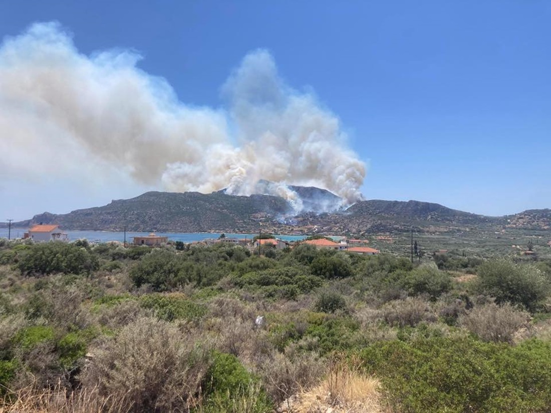 Μαίνεται η φωτιά στη Μονεμβασιά - Επιχειρούν εναέρια μέσα - Ενισχύθηκαν οι δυνάμεις - «Παραμείνετε σε ετοιμότητα» το μήνυμα του 112
